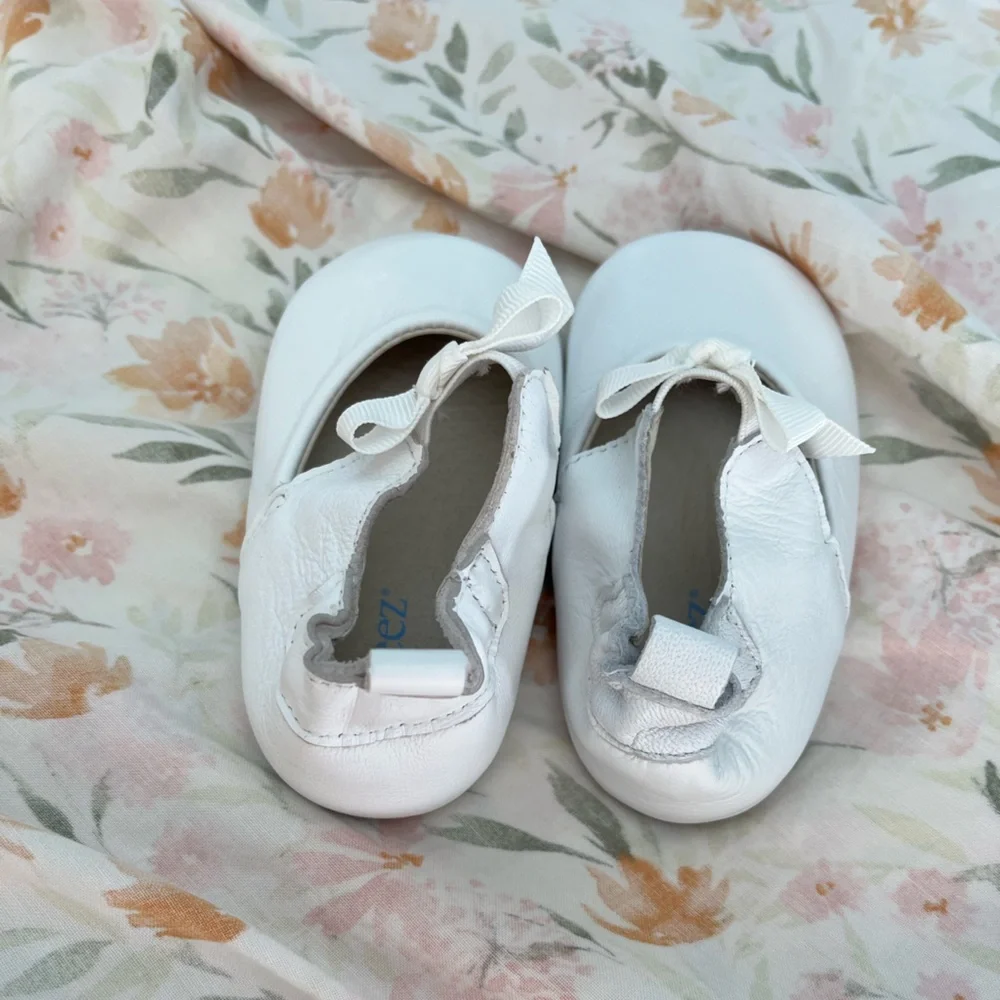 Robeez White Leather Baby Shoes - Picture 7 of 9